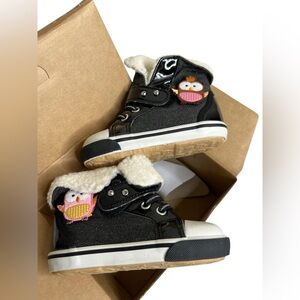 Girls dabuyu Winter Wonderland Patch Sneakers – NWT in Box